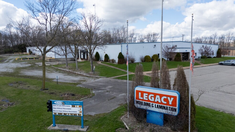 811 Commerce Dr, Kendallville, IN à vendre - Photo de l’immeuble – Image 2 sur 10