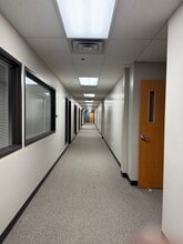 4202 Collins Rd, Lansing, MI à louer Photo intérieure– Image 2 sur 8