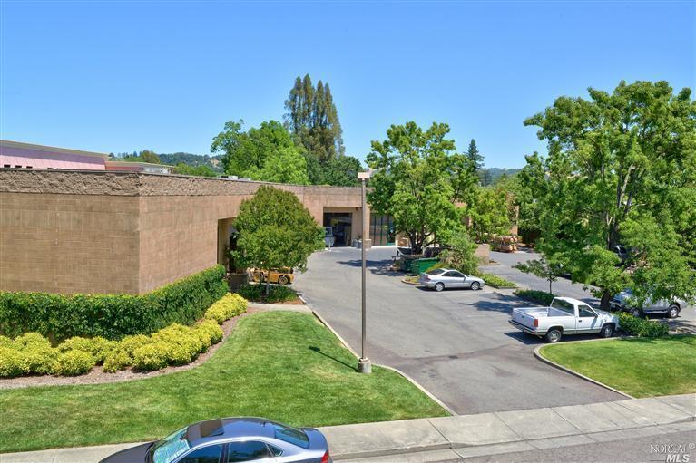 498 Moore Ln, Healdsburg, CA à louer - Photo de l’immeuble – Image 3 sur 5