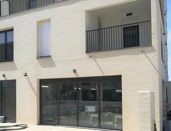 Plus de détails pour Local commercial à vendre