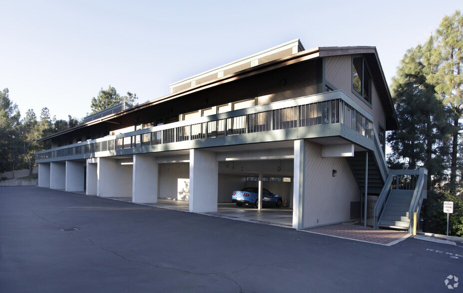 5525 Oakdale Ave, Woodland Hills, CA à louer - Photo de l’immeuble – Image 3 sur 5