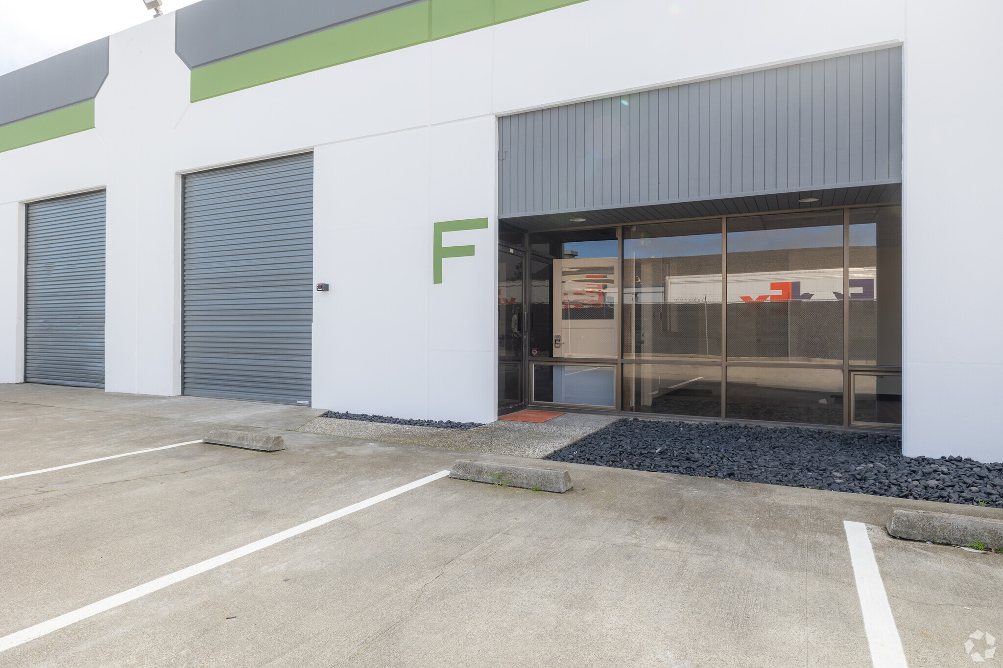 250 S Maple Ave, South San Francisco, CA à louer Photo de l’immeuble– Image 1 sur 7