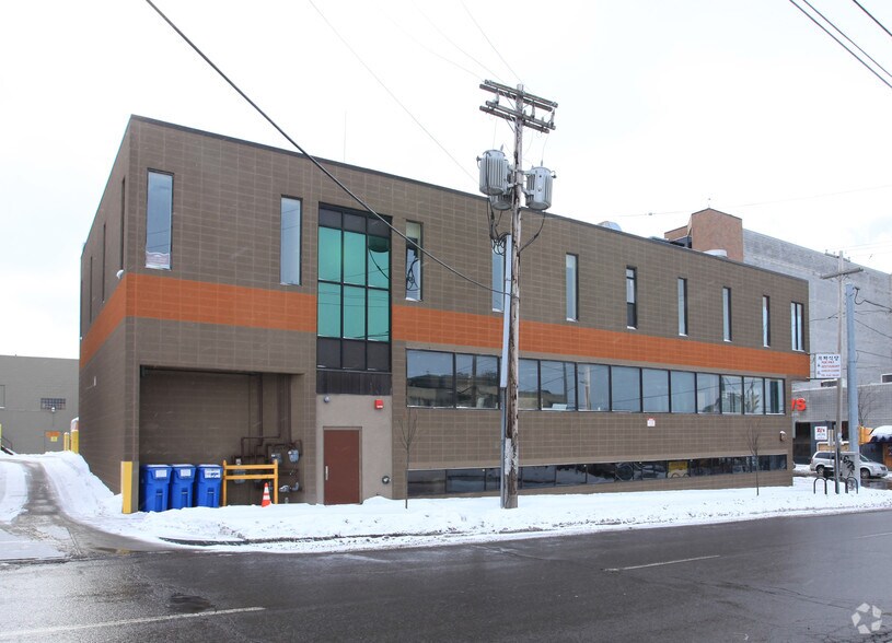 701 S Crouse Ave, Syracuse, NY à louer - Photo de l’immeuble – Image 2 sur 21