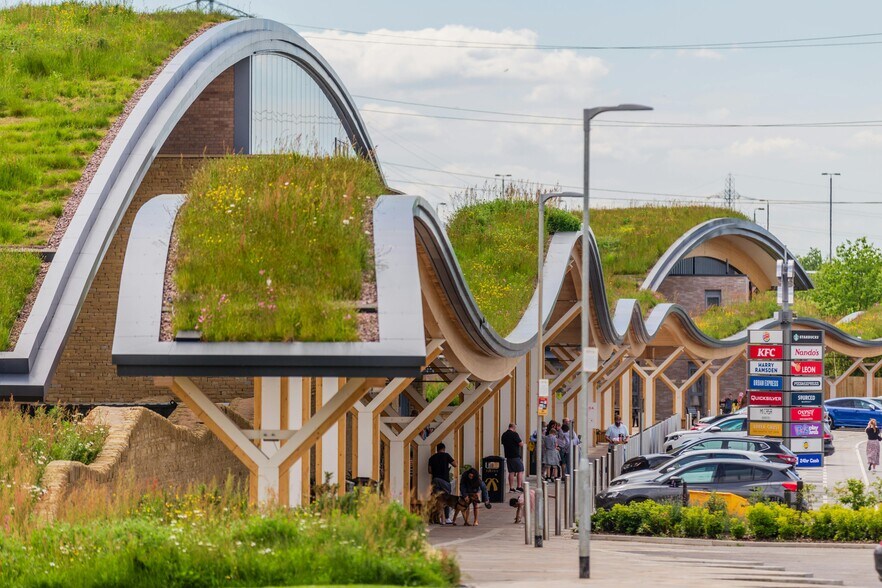 Lakeside Way, Leeds à louer - Photo de l’immeuble – Image 2 sur 9
