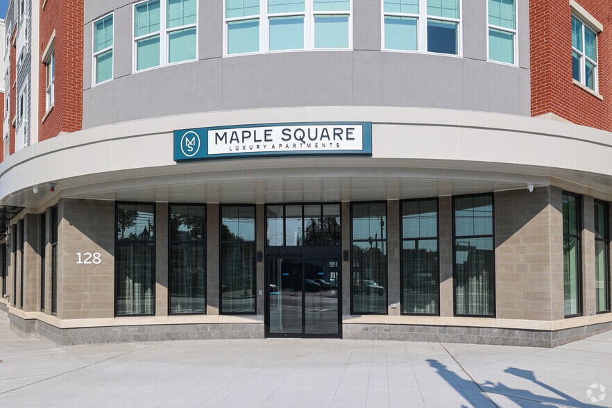 128 Maple St, Danvers, MA à louer - Photo de l’immeuble – Image 3 sur 34