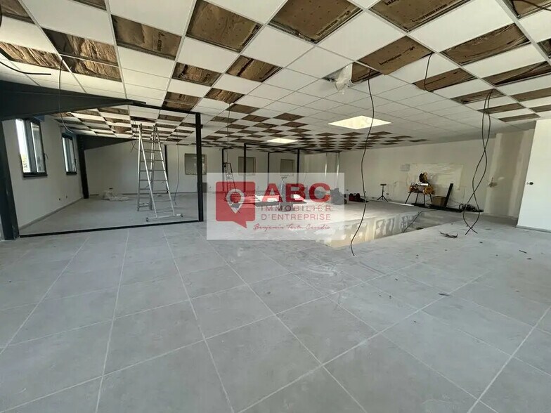 Bureau dans Mudaison à louer - Photo intérieure – Image 2 sur 5