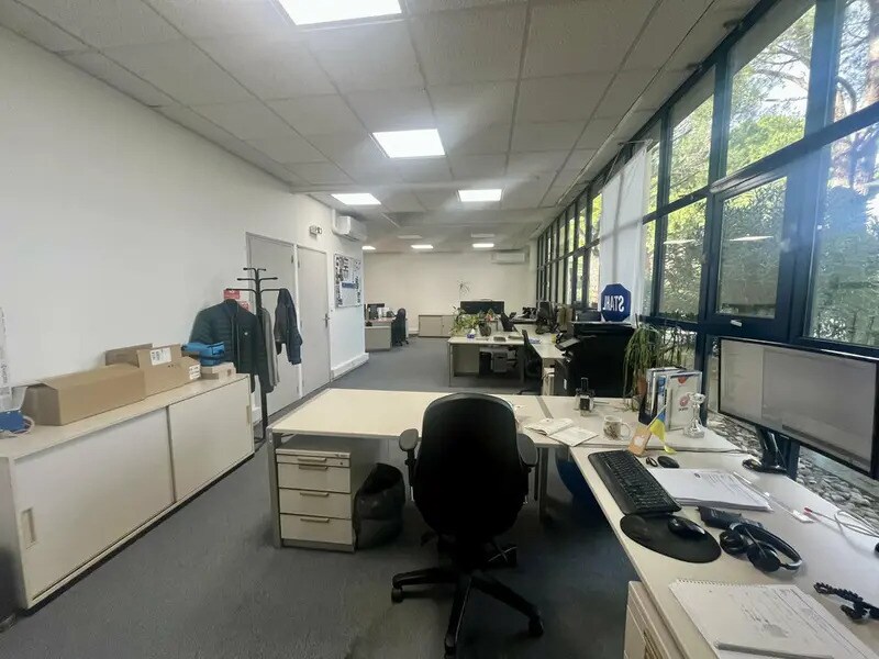 Bureau dans Avignon à louer Photo de l’immeuble– Image 1 sur 13