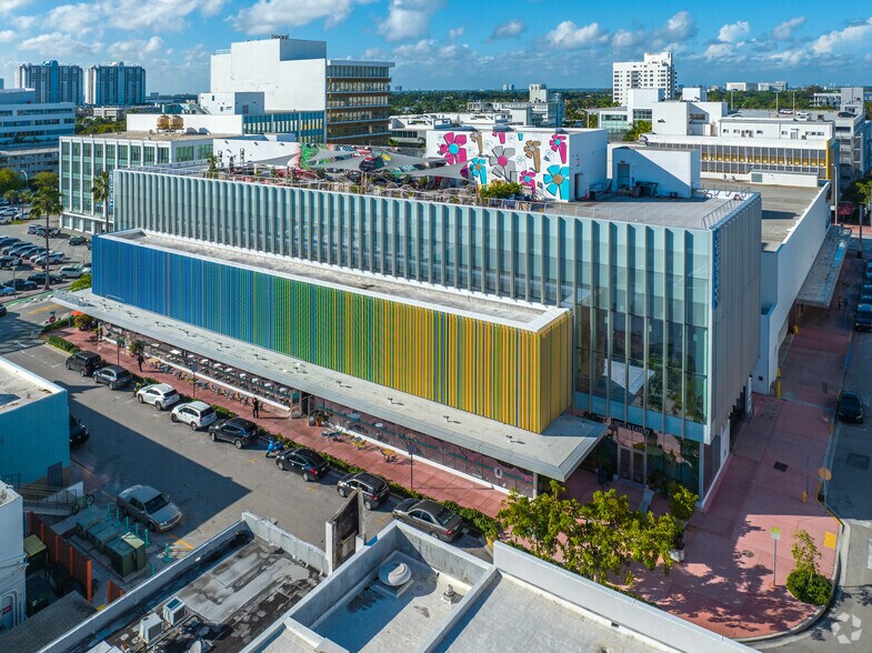 723 Lincoln Ln N, Miami Beach, FL à vendre - Photo de l’immeuble – Image 2 sur 11