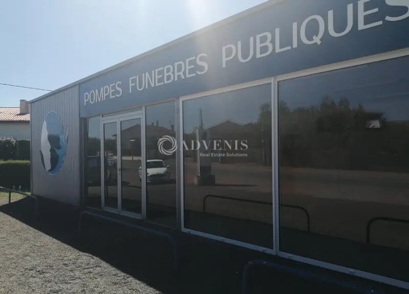 Local commercial dans PONT-L'ABBE-D'ARNOULT à louer Photo de l’immeuble– Image 1 sur 4