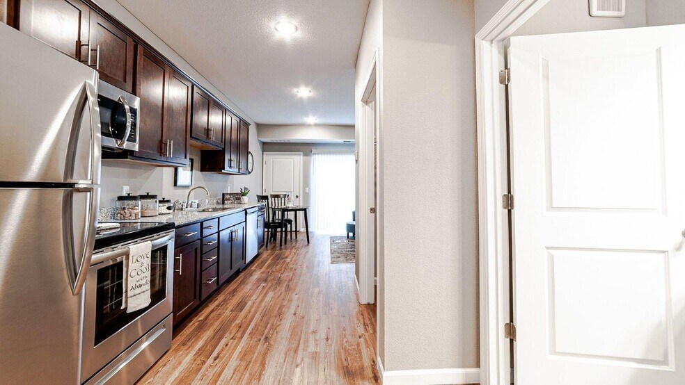 1081 SW Fourth St, Forest Lake, MN à louer - Photo de l’immeuble – Image 3 sur 35