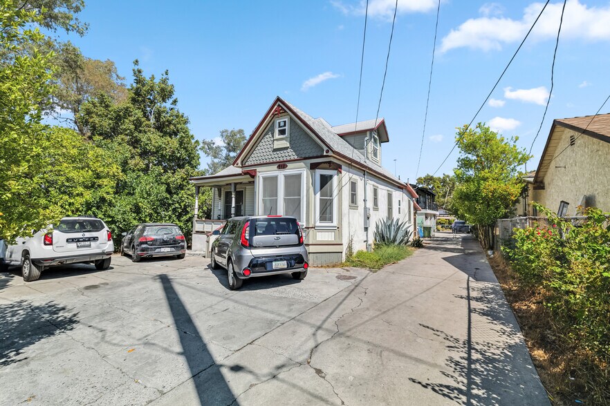 716 Echandia St, Los Angeles, CA à vendre - Photo de l’immeuble – Image 1 sur 20