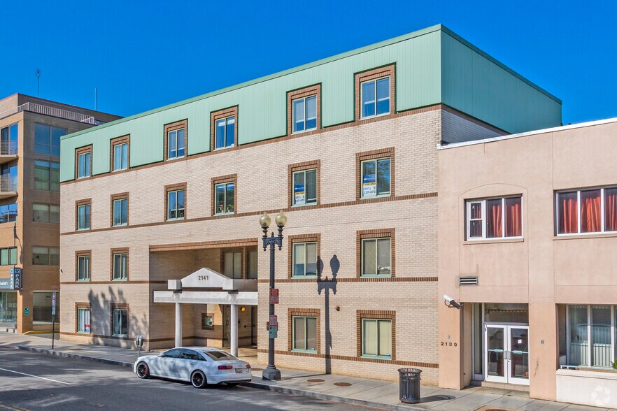 2141 Wisconsin Ave NW, Washington, DC à vendre - Photo de l’immeuble – Image 3 sur 10