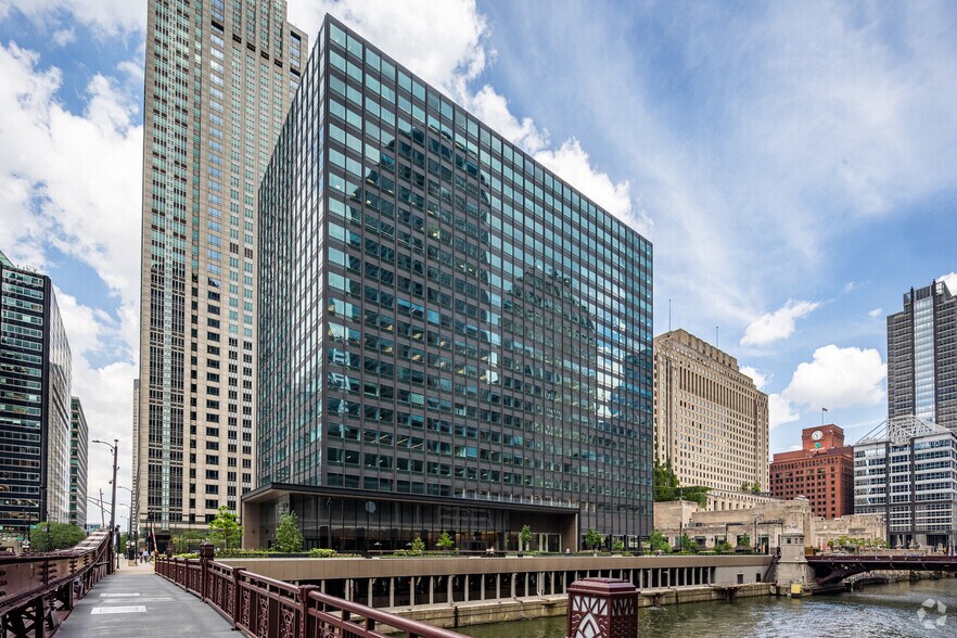 10 S Riverside Plz, Chicago, IL à louer - Photo principale – Image 1 sur 17