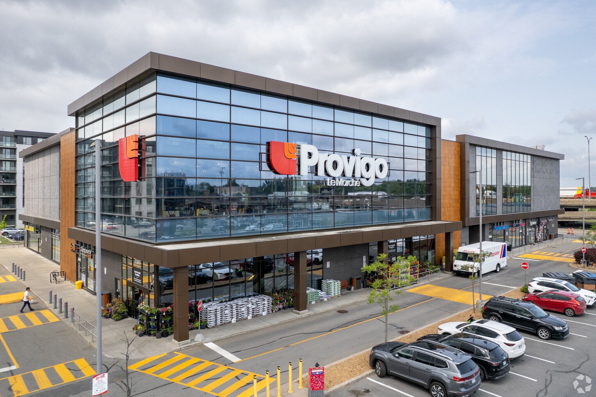 2300-2400 Ch Lucerne, Mt Royal, QC à louer Photo de l’immeuble– Image 1 sur 4