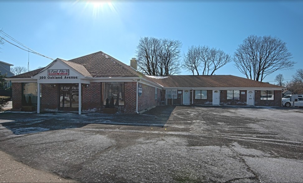 100 Oakland Ave, Port Jefferson, NY à louer - Photo de l’immeuble – Image 2 sur 14