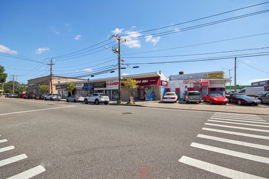 40-60 Division Ave, Levittown, NY à vendre - Photo principale – Image 1 sur 5