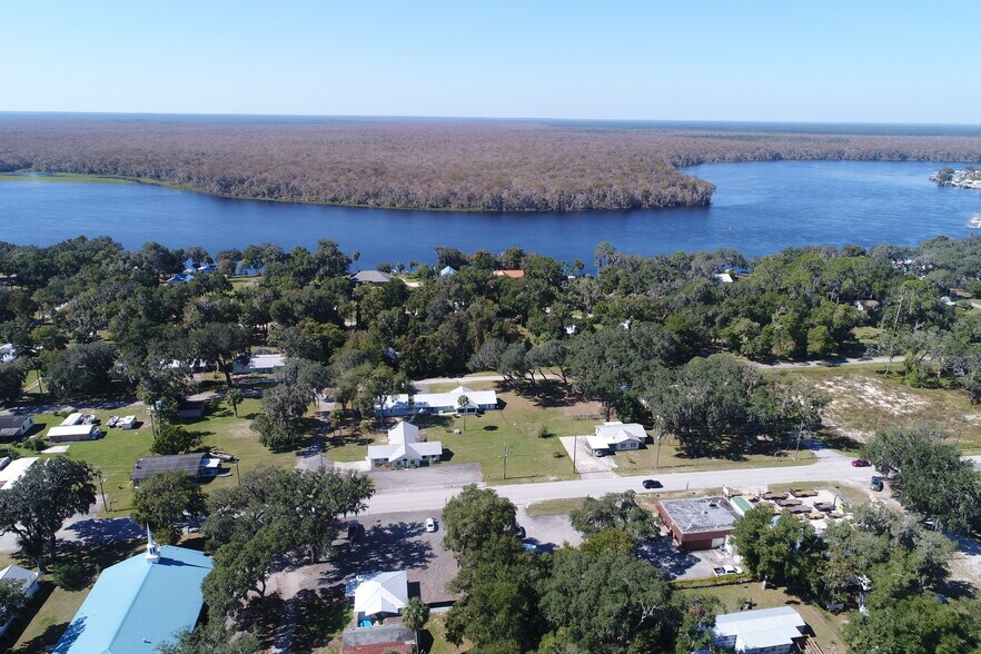 667 3rd Ave, Welaka, FL à vendre - Photo de l’immeuble – Image 2 sur 77