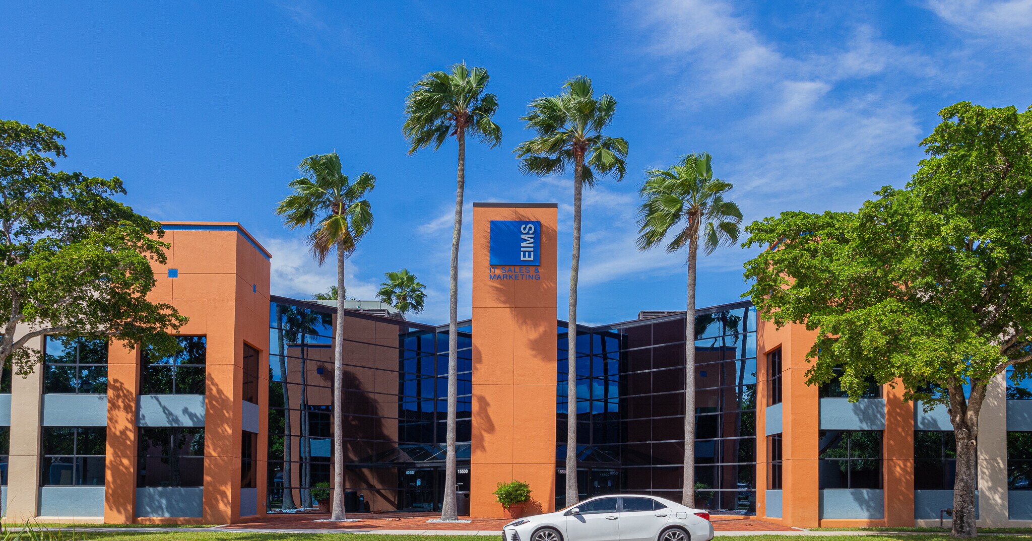 15500 New Barn Rd, Miami Lakes, FL à louer Photo principale– Image 1 sur 7