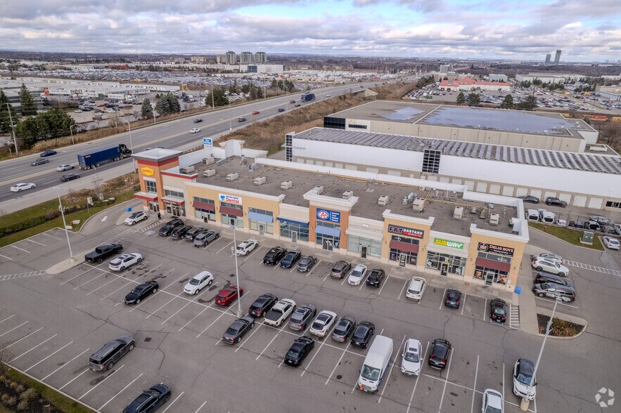 215 Delta Park Blvd, Brampton, ON à louer - Photo de l’immeuble – Image 1 sur 4