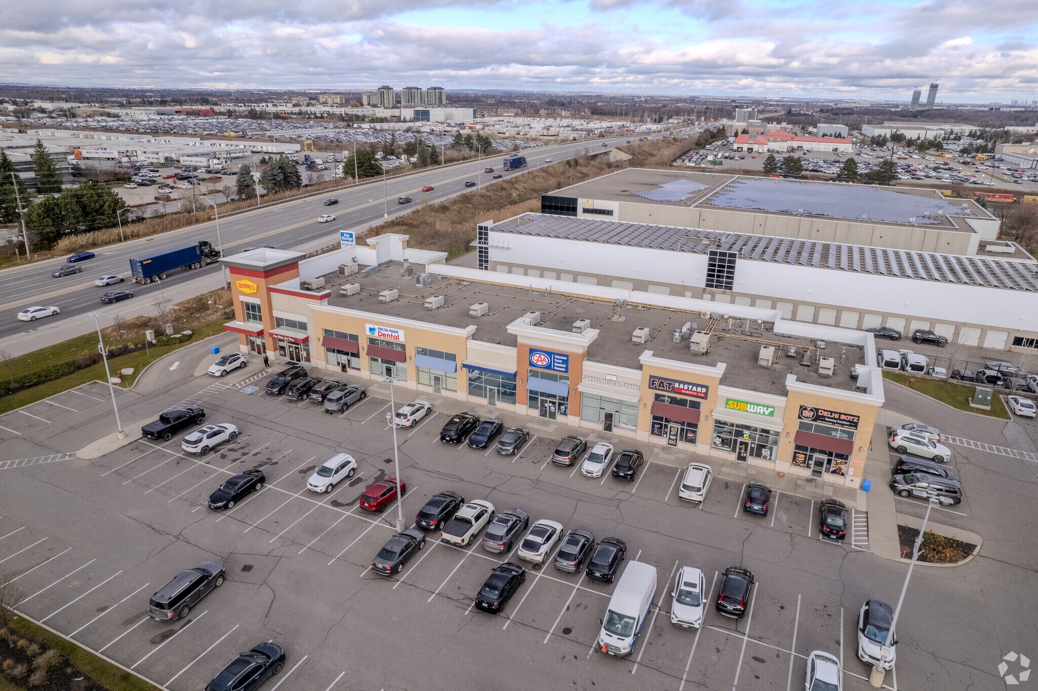215 Delta Park Blvd, Brampton, ON à louer Photo de l’immeuble– Image 1 sur 5