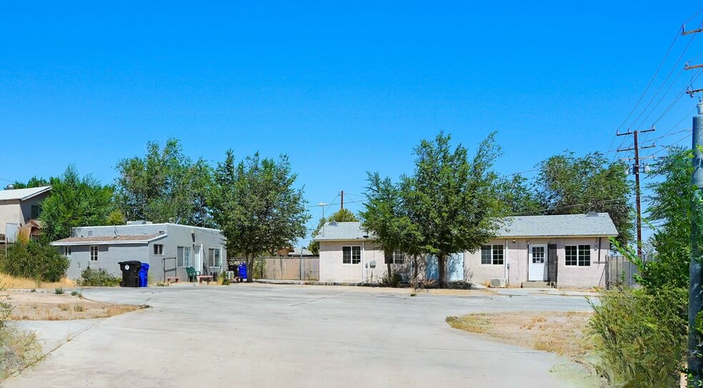 15628 10th St, Victorville, CA à vendre - Photo de l’immeuble – Image 1 sur 17