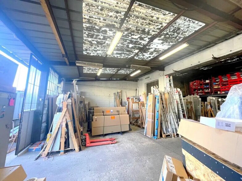 Local d’activités dans Sartrouville à louer - Photo de l’immeuble – Image 1 sur 8