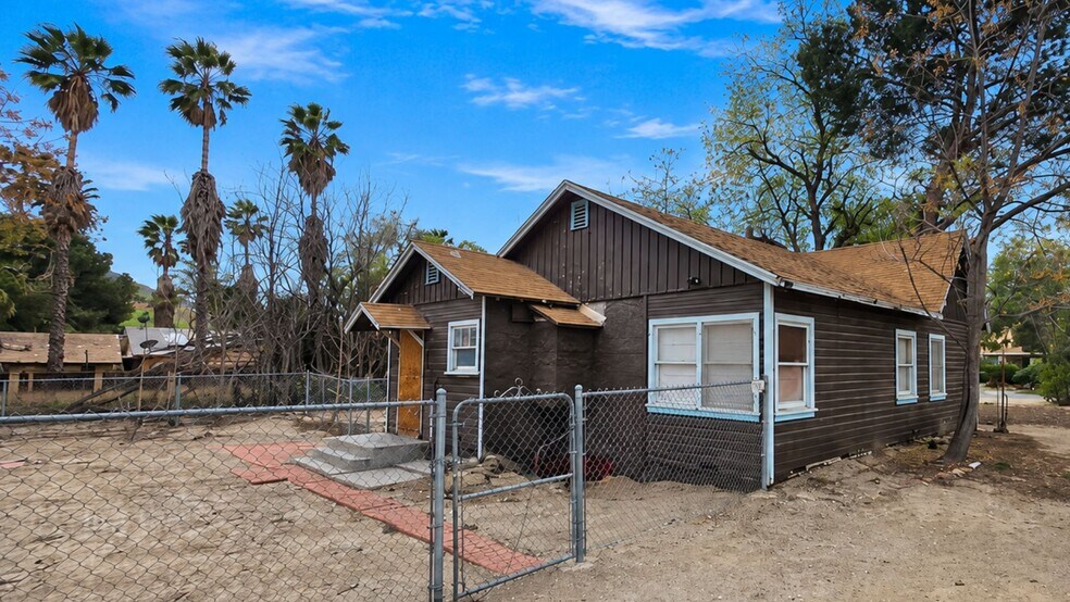 11139 Laurel Ave, Bloomington, CA à vendre - Photo de l’immeuble – Image 2 sur 27
