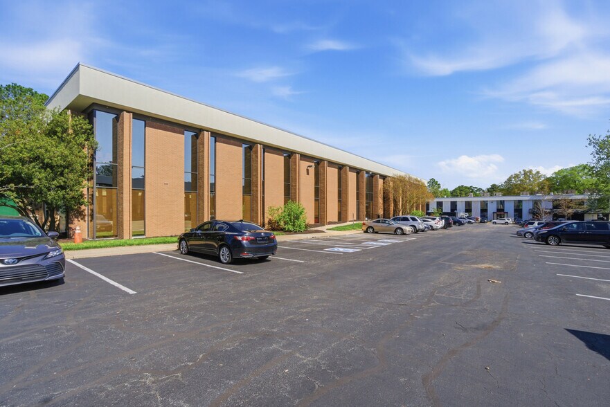 1603 Santa Rosa Rd, Richmond, VA à vendre - Photo principale – Image 1 sur 32