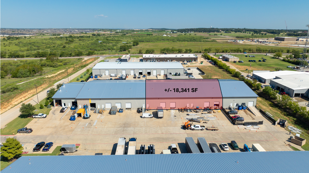 8141 Gateway Dr, Argyle, TX à louer - Photo de l’immeuble – Image 3 sur 10