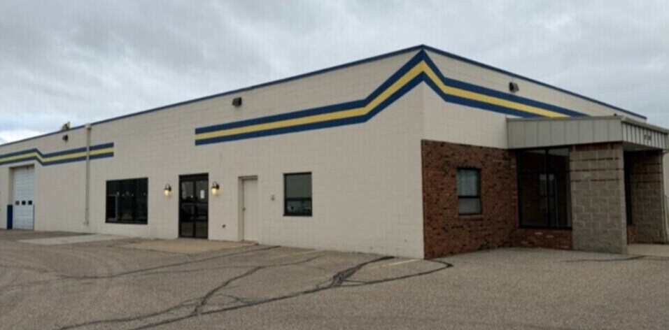 1230 38th St N, Fargo, ND à louer - Photo de l’immeuble – Image 1 sur 6