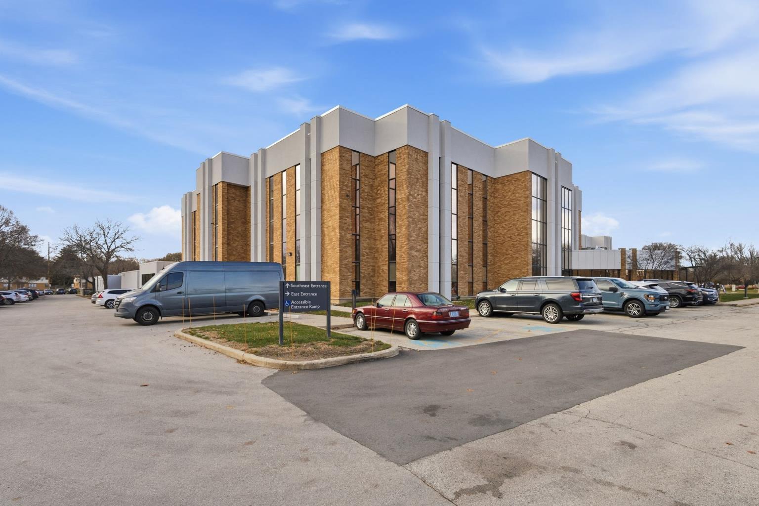 1111 Delafield St, Waukesha, WI à louer Photo principale– Image 1 sur 20