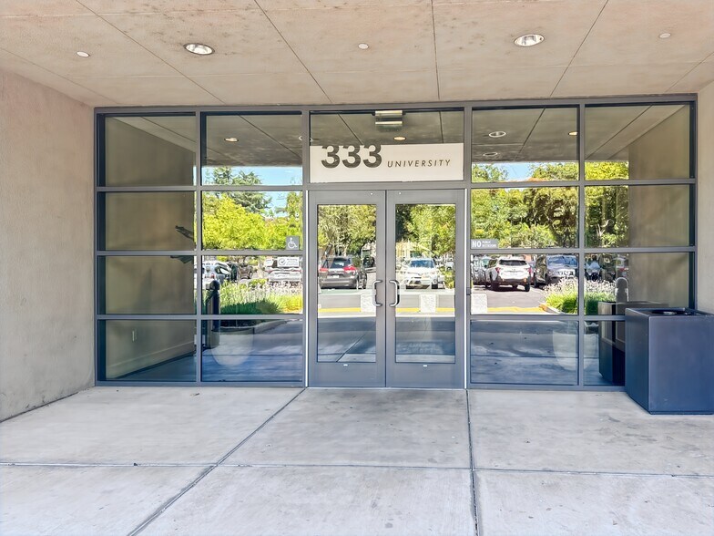 333 University Ave, Sacramento, CA à louer - Photo intérieure – Image 2 sur 12