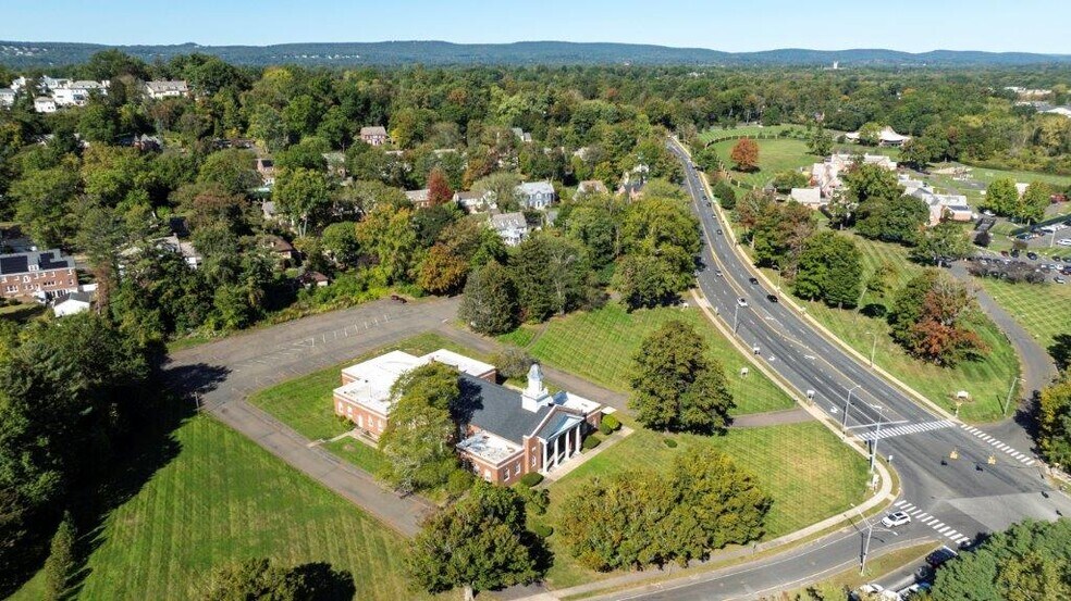 235 Scarborough St, Hartford, CT à vendre - Photo de l’immeuble – Image 1 sur 19