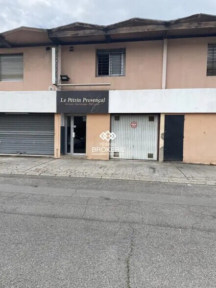 Local commercial dans Les Pennes-Mirabeau à vendre - Photo de l’immeuble – Image 2 sur 3