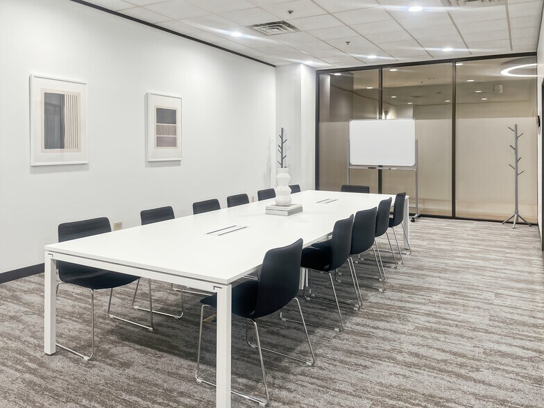 505 E Huntland Dr, Austin, TX à louer - Photo de l’immeuble – Image 2 sur 14