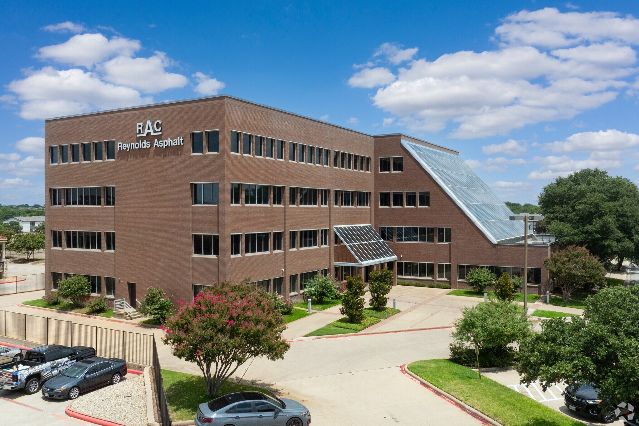 8713 Airport Fwy, North Richland Hills, TX à louer Photo principale– Image 1 sur 24