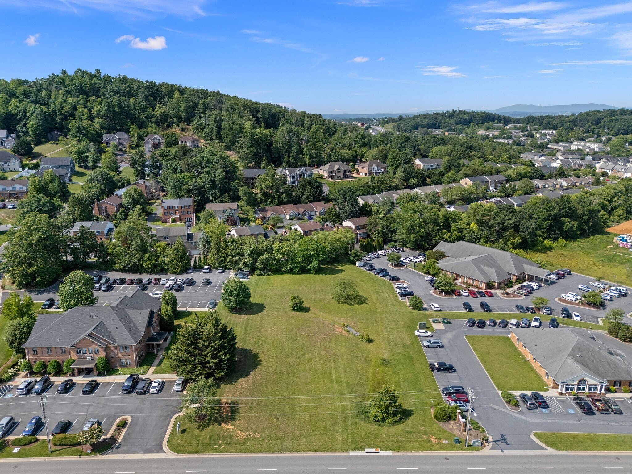 2205 Evelyn Byrd Ave, Harrisonburg, VA à vendre Photo de l’immeuble– Image 1 sur 16