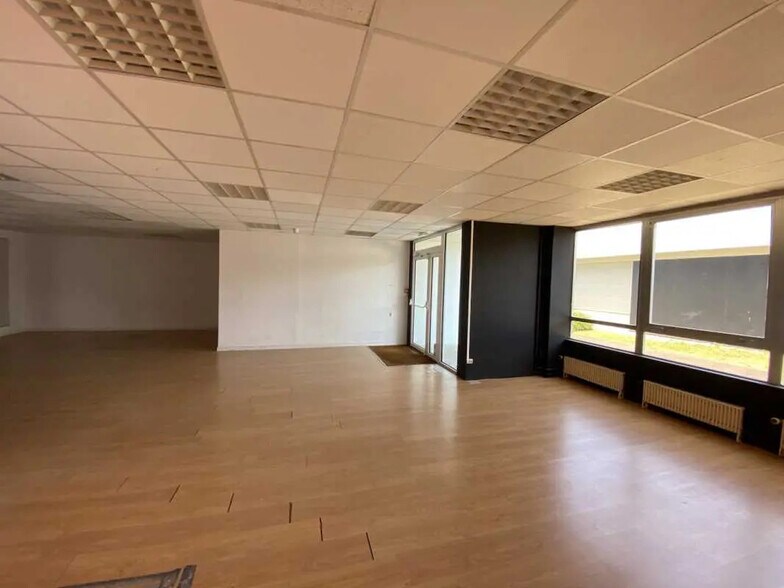 Bureau dans Sotteville-Lès-Rouen à louer - Photo de l’immeuble – Image 3 sur 5