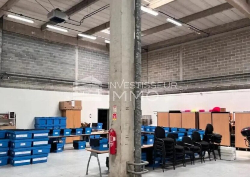Local d’activités dans Émerainville à louer - Photo de l’immeuble – Image 1 sur 5