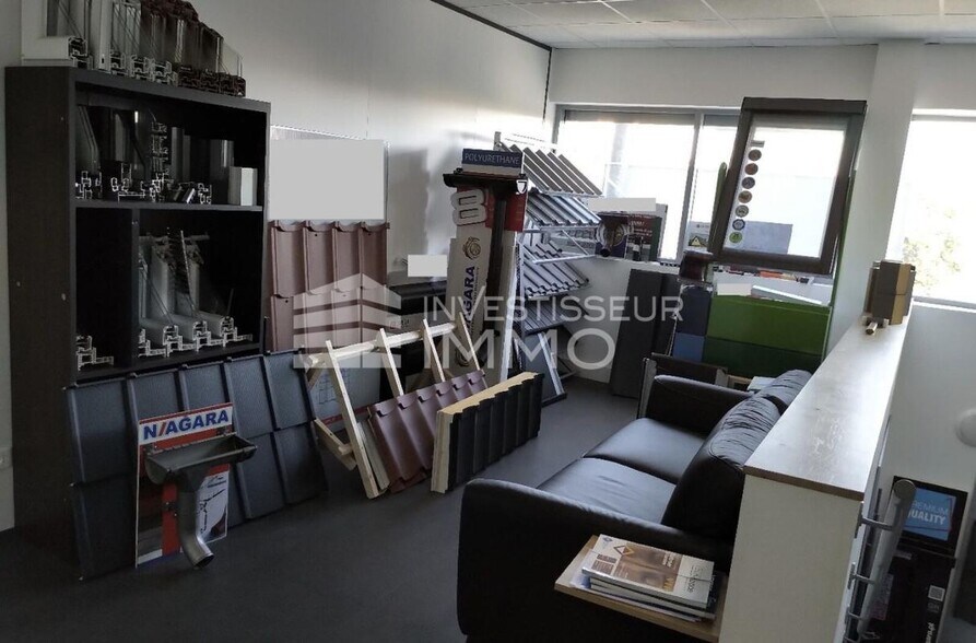 Bureau dans Stains à vendre - Photo intérieure – Image 2 sur 12