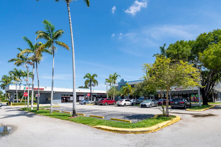 3801 N University Dr, Sunrise, FL à louer - Photo de l’immeuble – Image 1 sur 12
