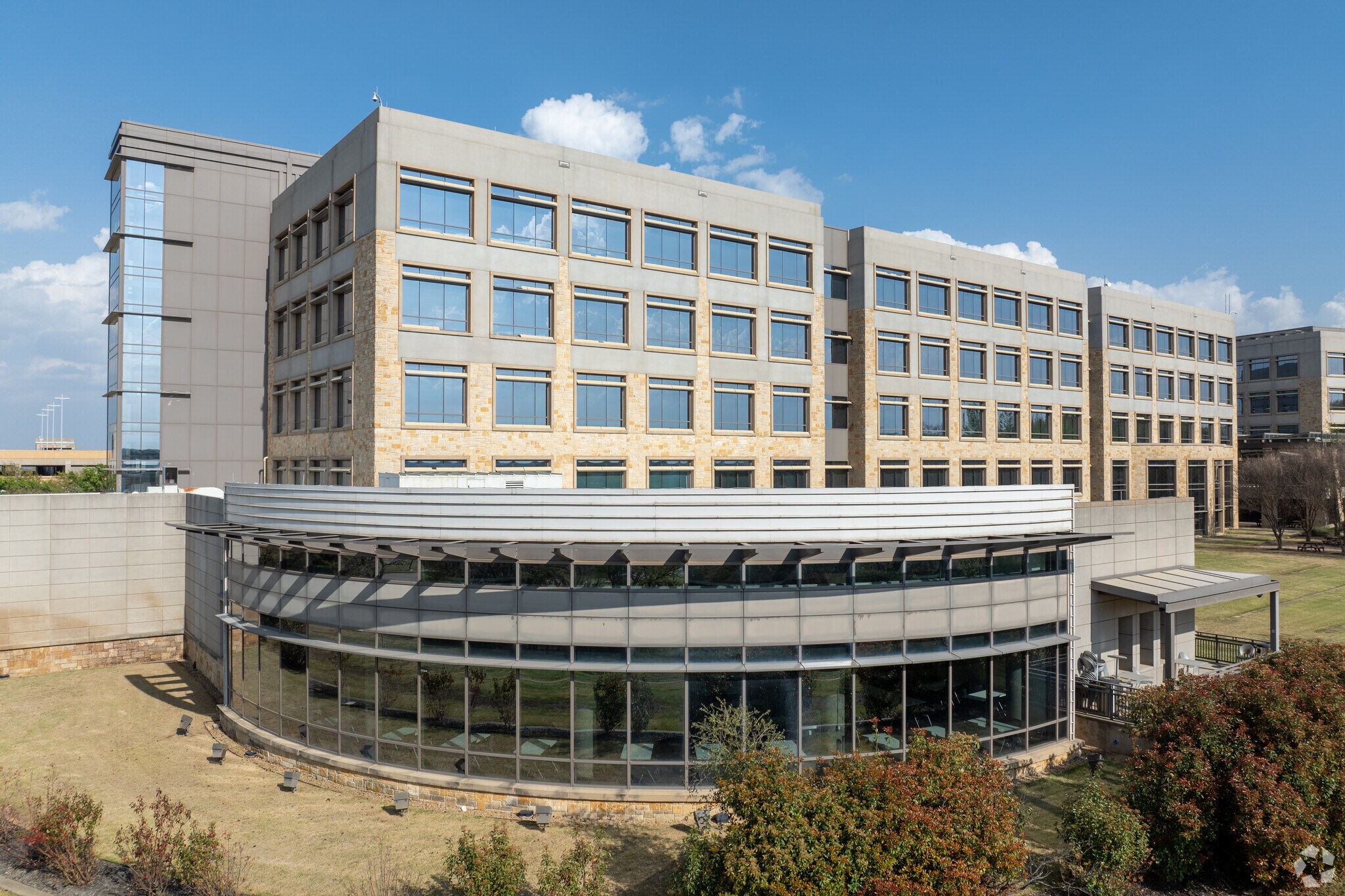 3150 Sabre Dr, Southlake, TX à louer Photo de l’immeuble– Image 1 sur 11