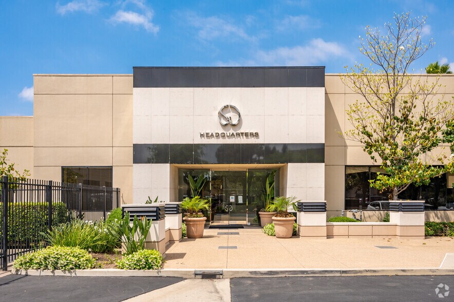 17622 Armstrong Ave, Irvine, CA à vendre - Photo de l’immeuble – Image 3 sur 17