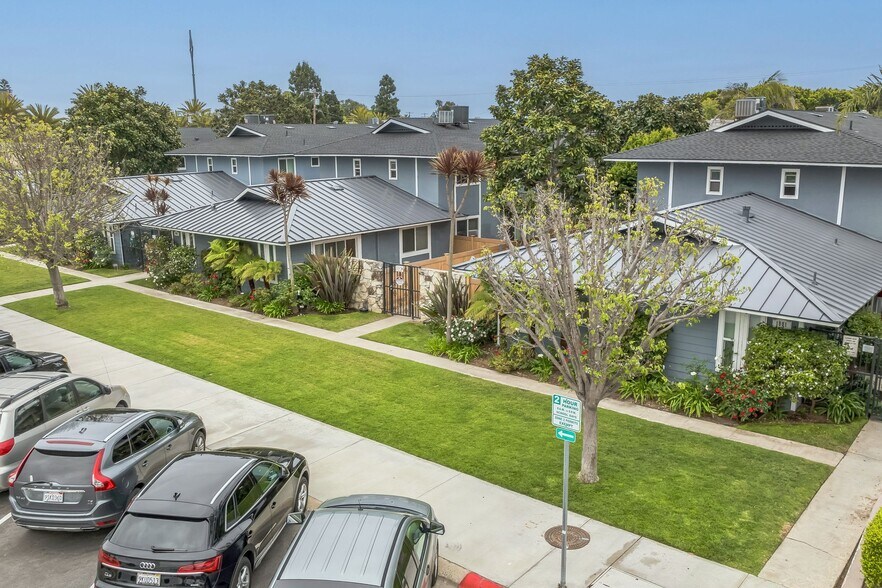 1601 E 15th St, Newport Beach, CA à vendre - Photo de l’immeuble – Image 2 sur 24