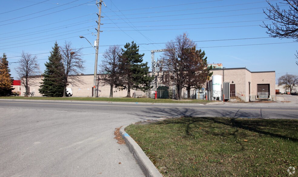 1 Coventry Rd, Brampton, ON à vendre - Photo principale – Image 1 sur 3