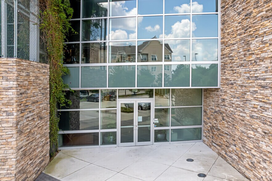 7031 Commerce Cir, Baton Rouge, LA à louer - Photo de l’immeuble – Image 2 sur 20