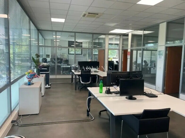 Bureau dans Bussy-Saint-Martin à louer - Photo de l’immeuble – Image 2 sur 8