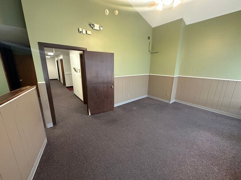 206 E Marion St, Monroe, IA à vendre - Photo intérieure – Image 2 sur 5