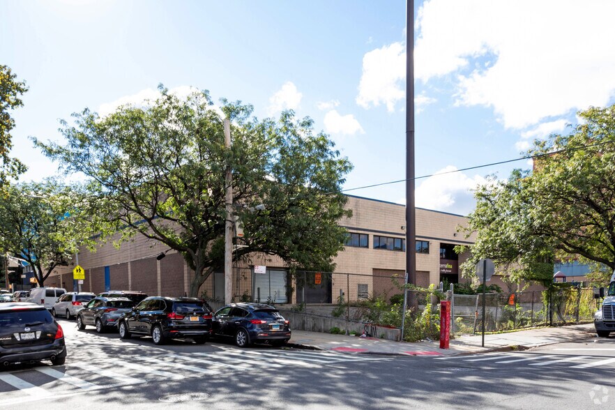 1610 Bathgate Ave, Bronx, NY à louer - Photo de l’immeuble – Image 2 sur 8