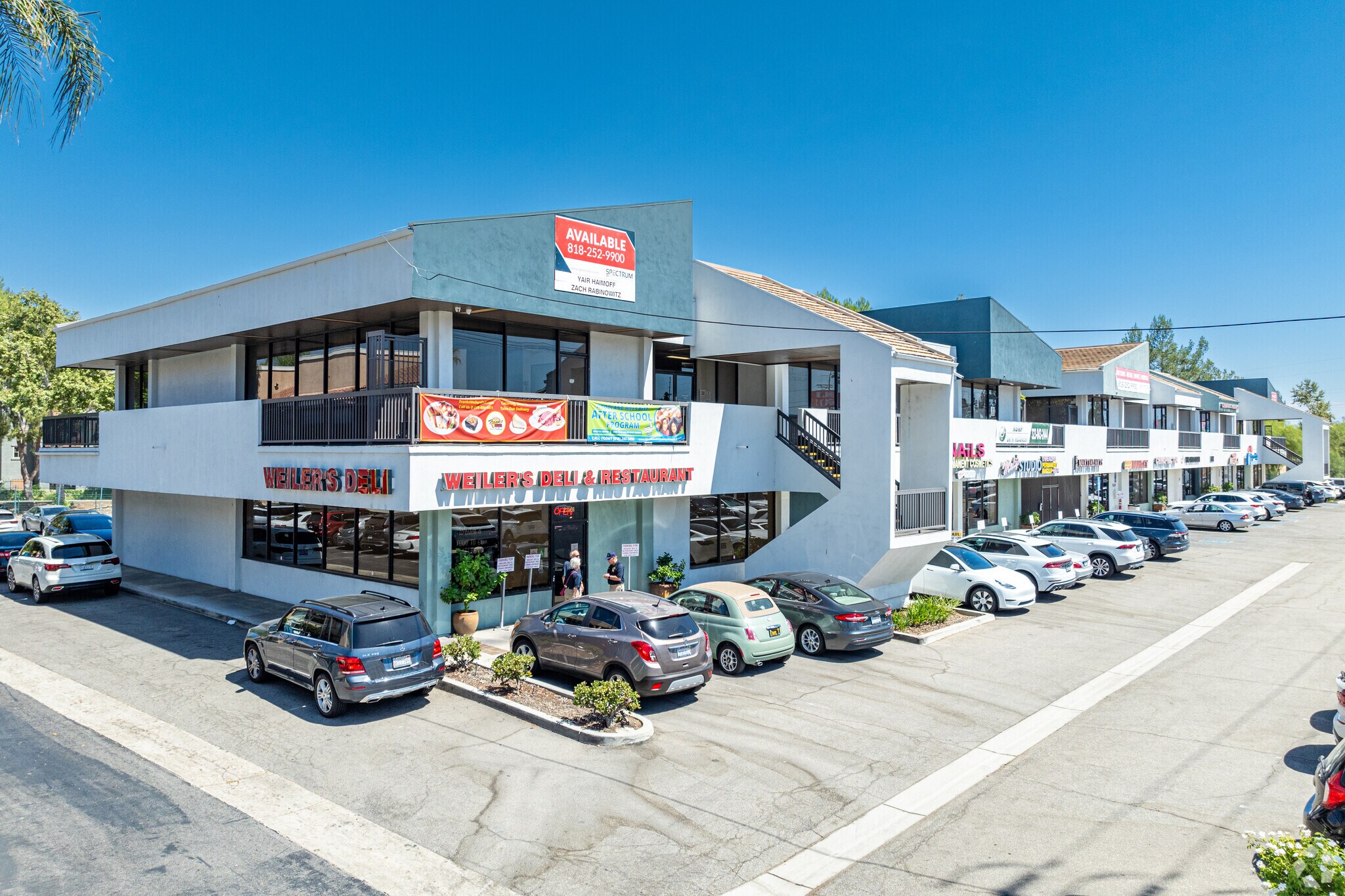 21101-21163 Victory Blvd, Canoga Park, CA à louer Photo principale– Image 1 sur 18